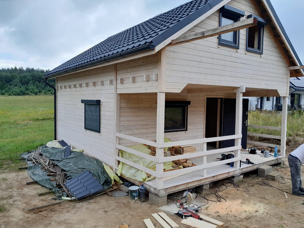 wykonanie domku z drewna